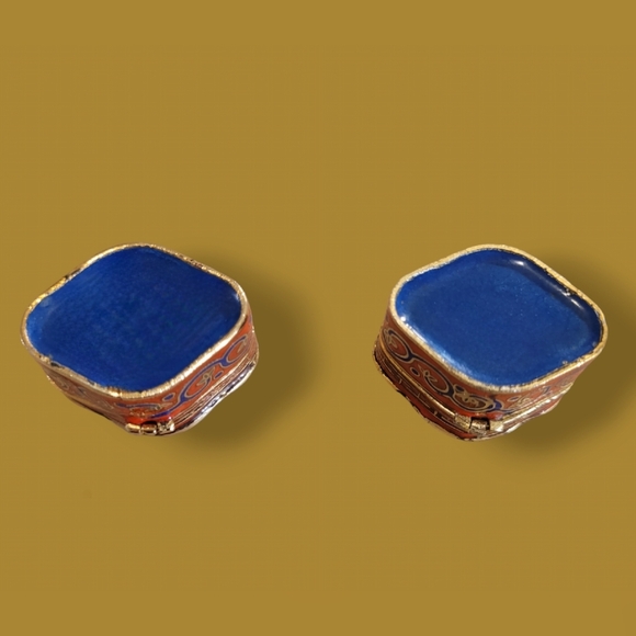 2 VINTAGE RED COLBALT BLUE CHÀTEAU DE VILLANDRY FRENCH LIMOGES PILL/TRINKET BOX - Picture 5 of 5